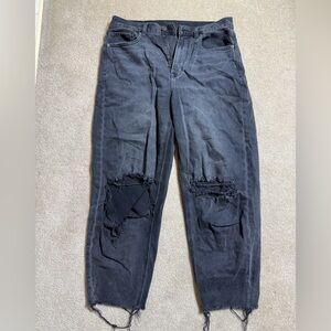 AMERICAN EAGLE Women's Relaxed Mom Jean Black Distressed High Waisted Size 6💛